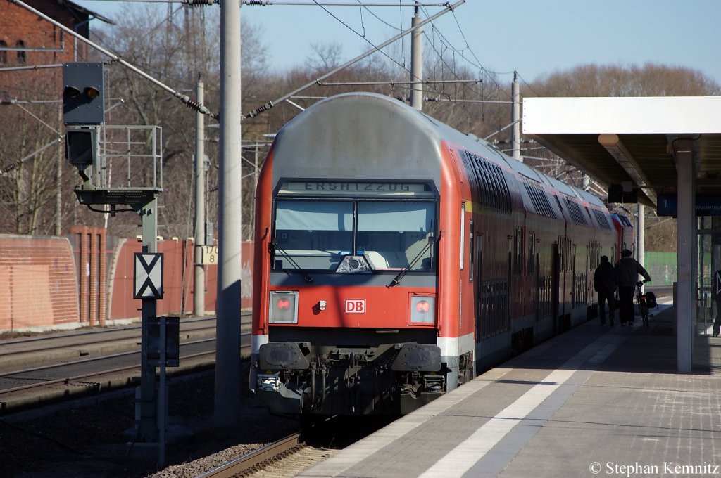 Eine RE2 Ersatz Garnitur als (RE 37381) nach K�nigs Wusterhausen in Rathenow. 07.03.2011