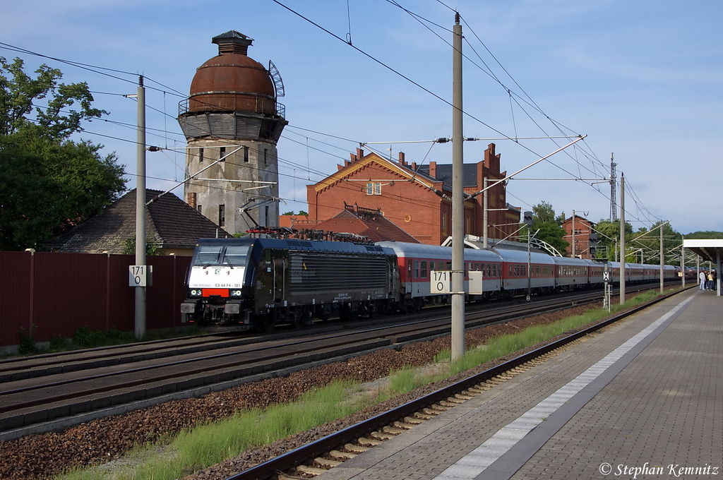 ES 64 F4 - 101 (189 101-9) MRCE Dispolok GmbH fr DB AutoZug GmbH mit dem AZ 13307 von Berlin-Lichtenberg nach Trieste C.le in Rathenow. 13.06.2012