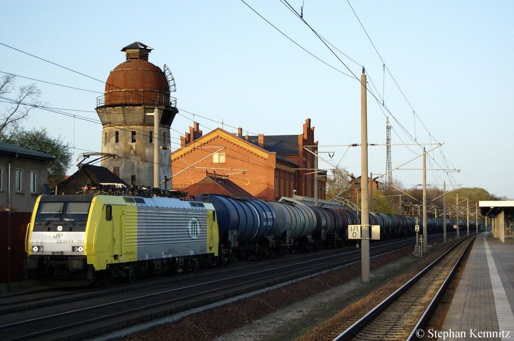 ES 64 F4 - 203 (189 203-3) ITL mit Erdldestillate oder Erdlprodukte Kesselzug in Rathenow in Richtung Stendal unterwegs. 10.04.2011