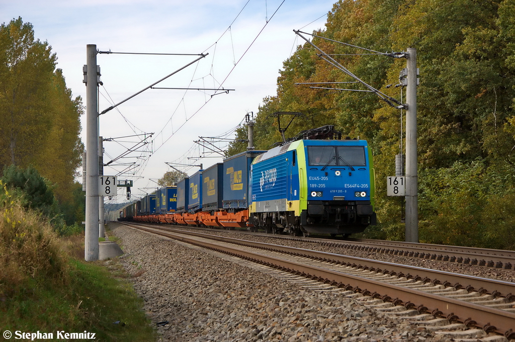 ES 64 F4 - 205 (189 205-8) MRCE Dispolok GmbH fr PKP CARGO  EU45-205  mit einem Containerzug von Rotterdam nach Zwarzedz, bei Nennhausen. Netten Gru an den Tf! 18.10.2012