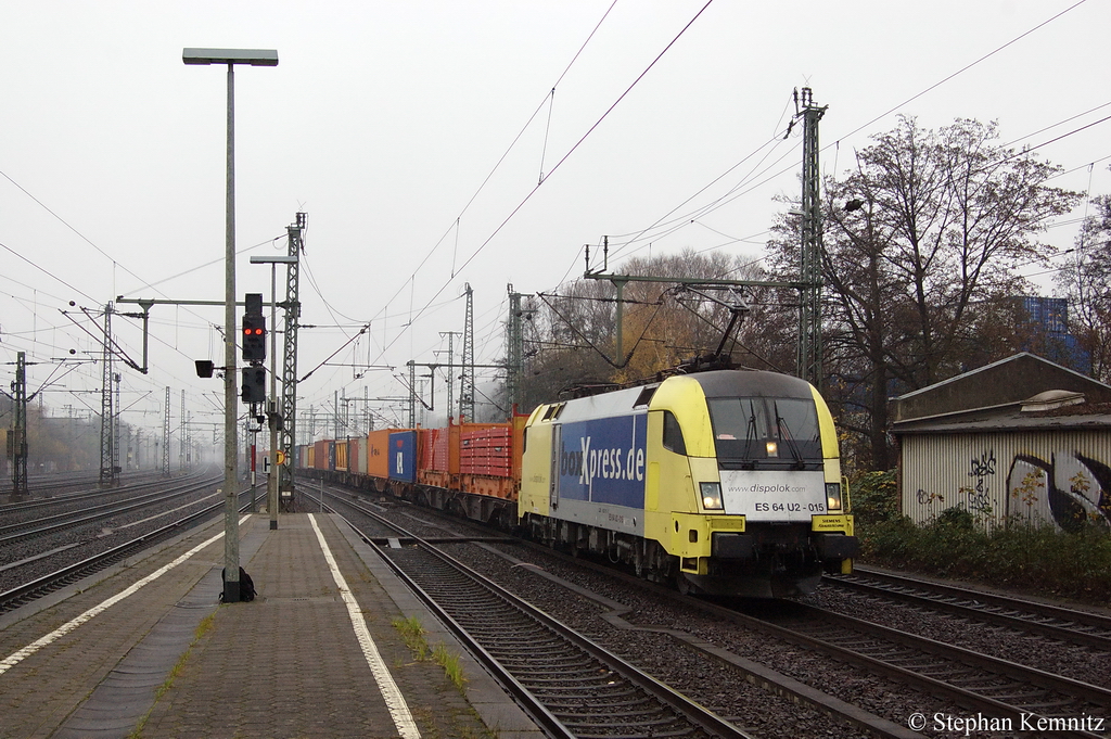 ES 64 U2 - 015 (182 515-7) MRCE Dispolok GmbH fr boxXpress.de GmbH mit Containerzug in Hamburg-Harburg. 10.11.2011