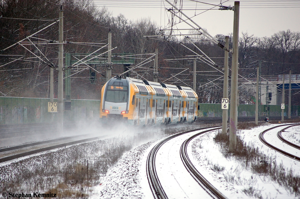 ET 445.109 (445 109-2) ODEG - Ostdeutsche Eisenbahn GmbH als RE4 (RE 37323) von Rathenow nach J�terbog, bei der Schnee aufwirbelnden Ausfahrt aus Rathenow. 22.01.2013