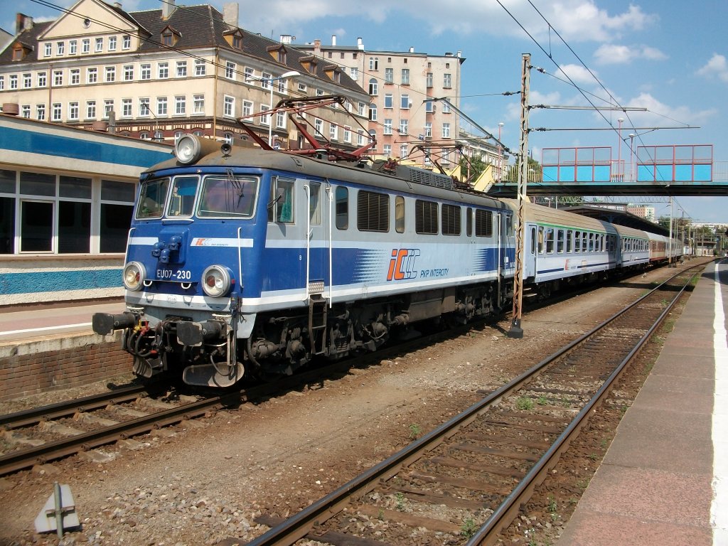 EU07 230 am 31.Juli 2010 im Hauptbahnhof(Glowny) von Szczecin.