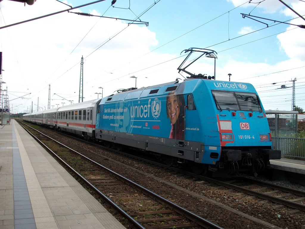 Fast zwei Stunden sp�ter ist 101 016 mit dem IC Binz-Frankfurt/Main am 19.Juli 2010 wieder in Bergen/R�gen.