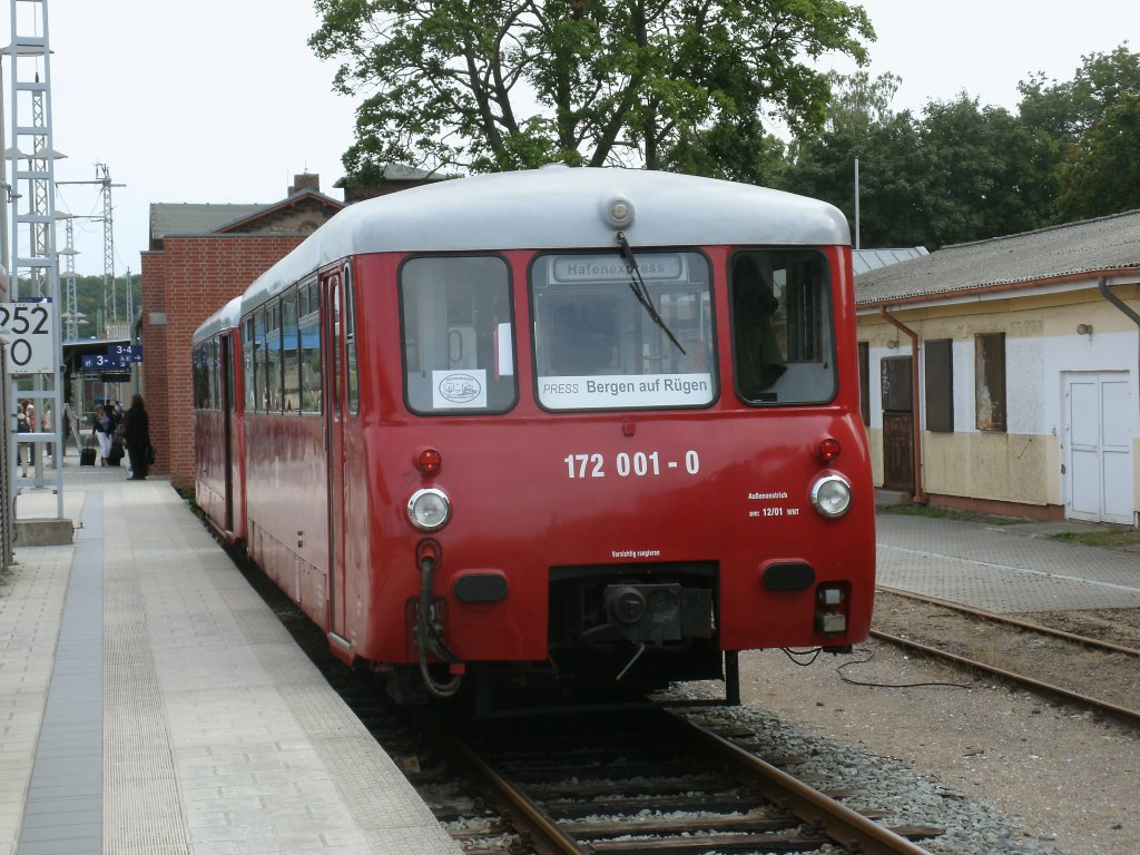 Fr 2012 ist der LVT Einsatz zwischen Bergen/Rgen und Lauterbach Mole beendet,kleiner Trost fr 2013 soll es auch wieder mehrere LVT Einstze geben.Am 18.August 2012 stand der Neustrelitzer 172 001-0/601-7 in Bergen/Rgen.