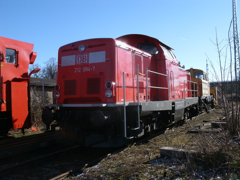 Fr den Fall das die Schneeschleuder gebraucht wird steht 212 094 mit bereit.Aufnahme am 12.Februar 2011 in Stralsund.