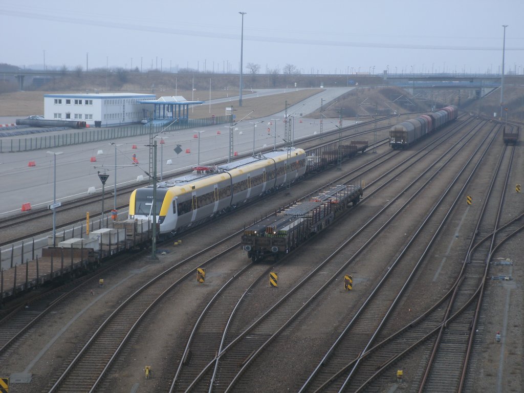 F�r Schweden bestimmter Elektrotriebwagen X50 am 12.M�rz 2011 in Mukran.