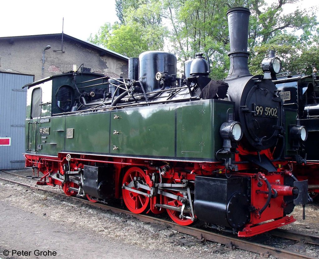 HSB 99 5902 kalt vor dem Lokschuppen, Harzer Schmalspurbahnen, Harzquer- und Brockenbahn, fotografiert whrend der Jubilumsveranstaltung   125 Jahre Schmalspurbahnen im Harz   in Wernigerode im Bahnhof Wernigerode-Westerntor am 09.06.2012