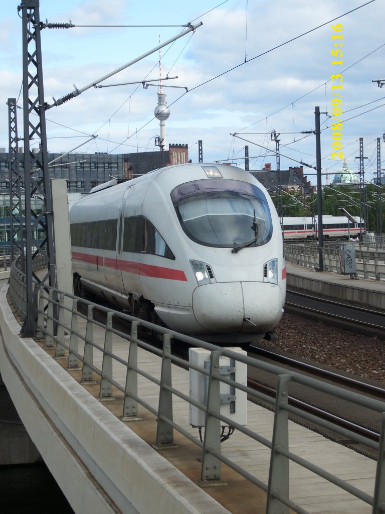 ICE-TD 605 016 nach D�nemark am 13.September 2008 bei der Einfahrt in den Berliner Hbf.