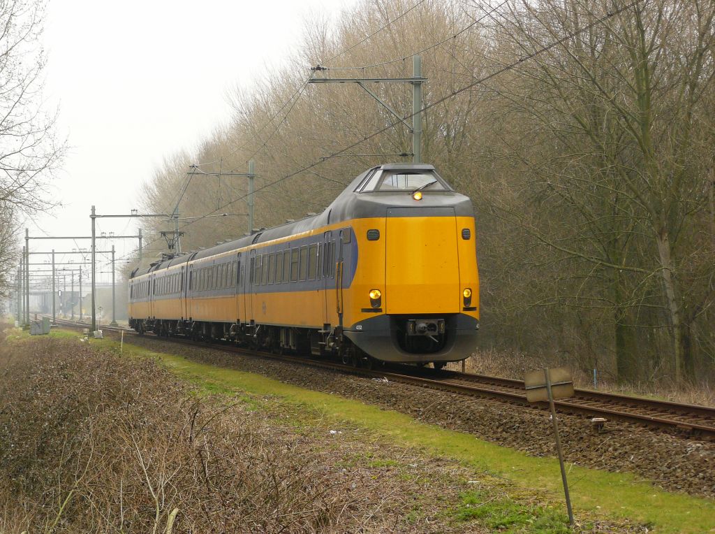 ICM Nummer 4232 als Intercity van Utrecht nach Leiden. Cronesteinpad Leiden 03-03-2012.