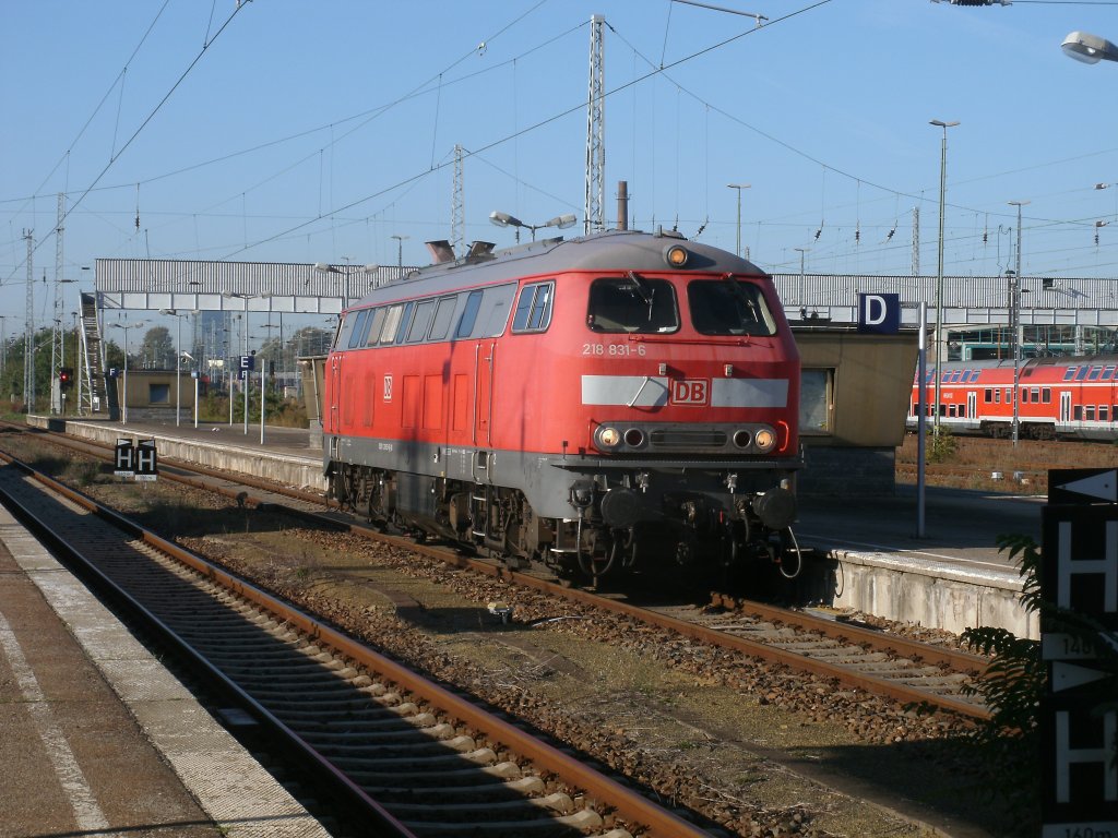 Ja Stefan und seine heigeliebte 218 !:) Am 01.Oktober 2011 konnte ich 218 831 fotografieren als Sie von Berlin Warschauer Strae in Lichtenberg ankam.