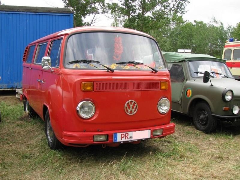 Kleinbus VW T 2 aus dem Landkreis Prignitz (PR) fotografiert beim 11. Perleberger Oldtimer- und Militrfahrzeugtreffen, Flugplatz Perleberg [12.07.2009]
