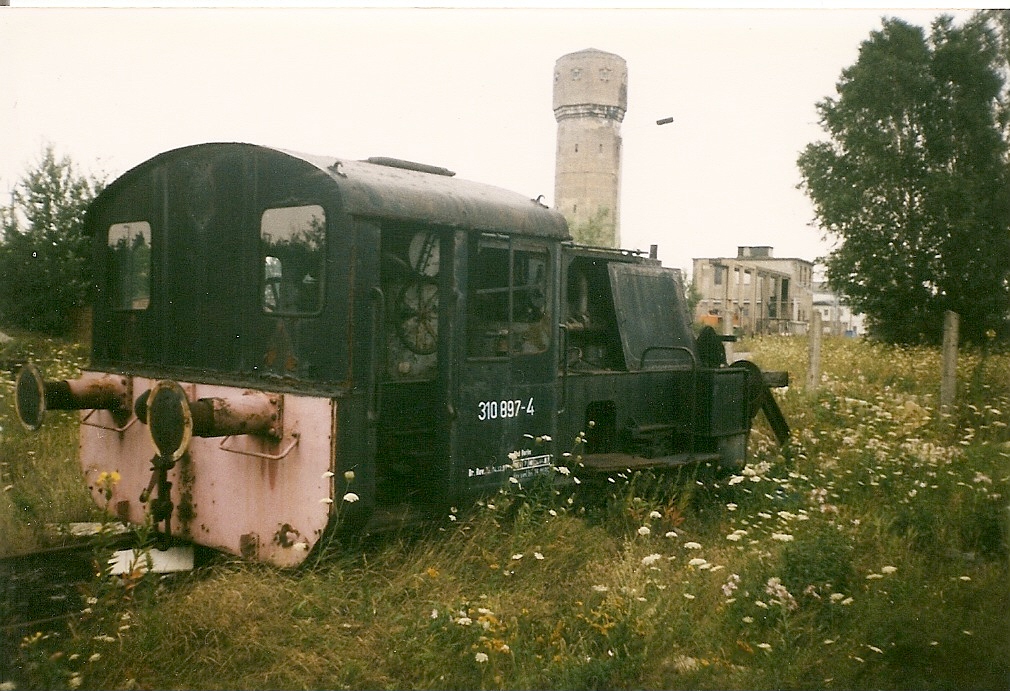 K�f 310 897 und der Wasserturm vom Bh Seddin gibt es nicht mehr.