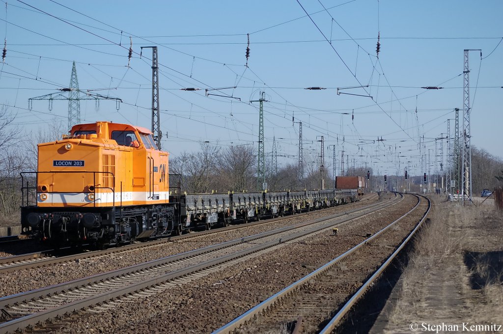 LOCON 203 (204 373-5) ex DR 112 373-6 mit einem G�terzug nach Seddin in Saarmund. 08.03.2011