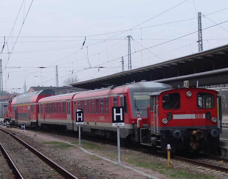 Lokzug+628er im Rostocker Hbf.(16.02.2011)