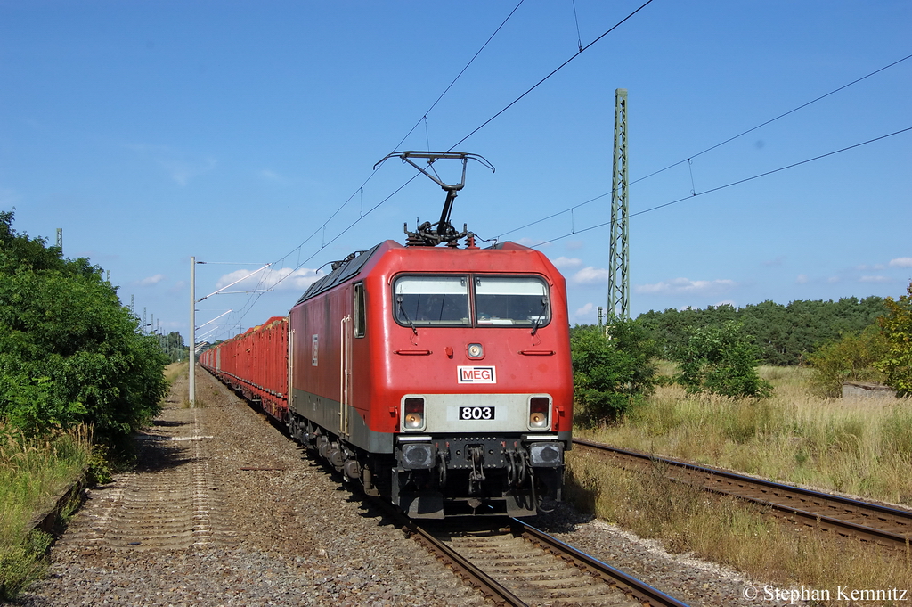 MEG 803 (156 003-6) mit Holzzug in Demker Richtung Magdeburg unterwegs. 22.08.2011