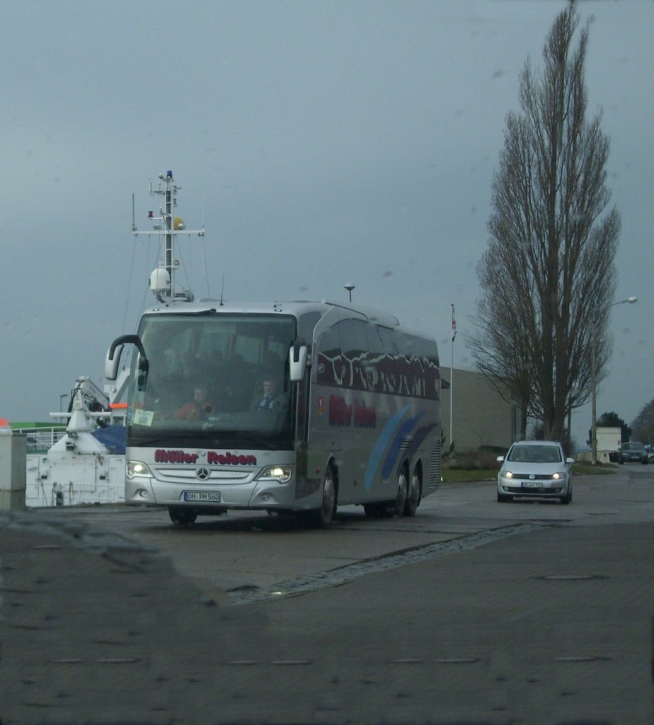 Mercedes-Benz Travego von Mller Reisen im Sassnitzer Stadthafen.