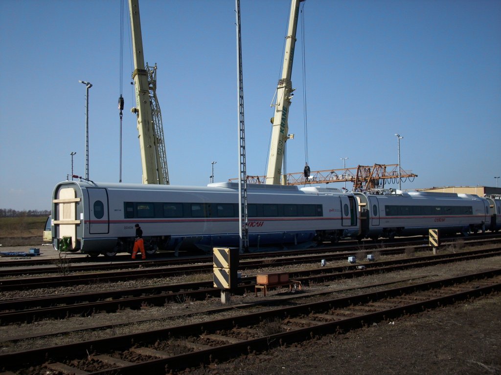 Mittelwagen fr den Russischen Hochgeschwindigkeitszug  VELARO  am 09.April 2009 in Mukran.