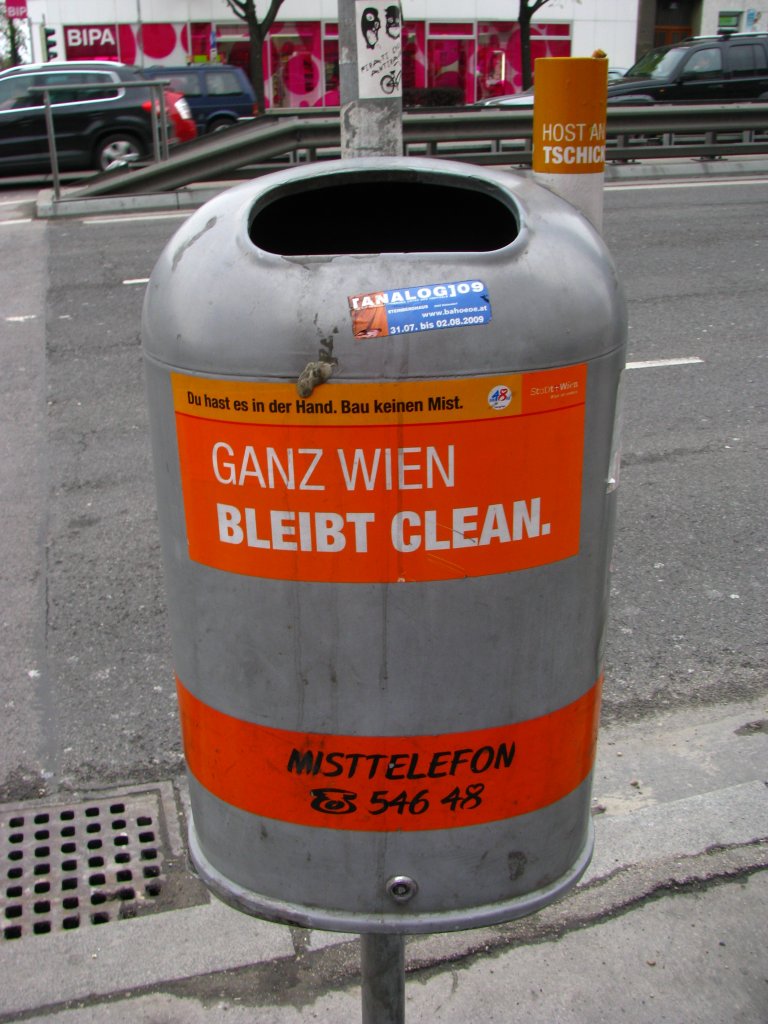 Nach den Berliner Mlleimern vom letzten Jahr beginne ich heute mit einer kleinen Serie ber die Wiener Mlleimer. Bild (I) aufgenommen am 15.April 2010