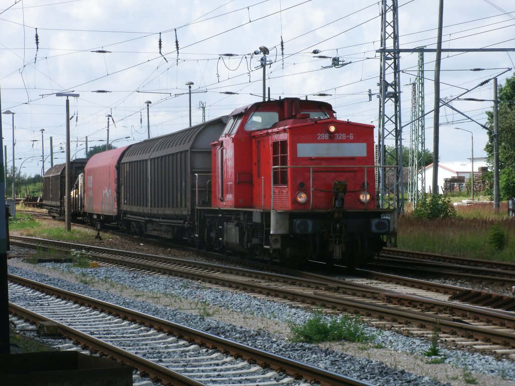 Nach einer Stunde warten,am 18.Juli 2011,in Bergen/R�gen,konnte 298 328 mit der �bergabe Stralsund-Mukran endlich Ausfahren.