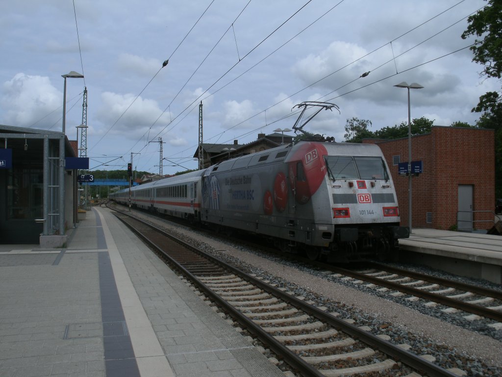 Nach zwei Tagen war die Hertha 101 144-4,am 03.Juni 2012,wieder auf R�gen.Mit dem IC 2212 Koblenz-Binz verlie� Sie Bergen/R�gen.