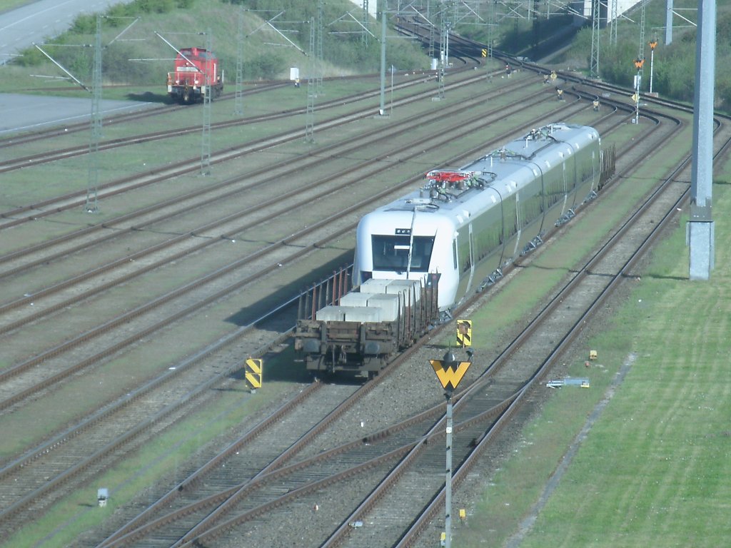 Nachdem ich bei DSO gelesen hatte das eine �berf�hrung nach Schweden statt fand,bin ich am Morgen vom 09.Mai 2012,noch nach Mukran gefahren und siehe da der besagte Triebwagen stand noch dort.