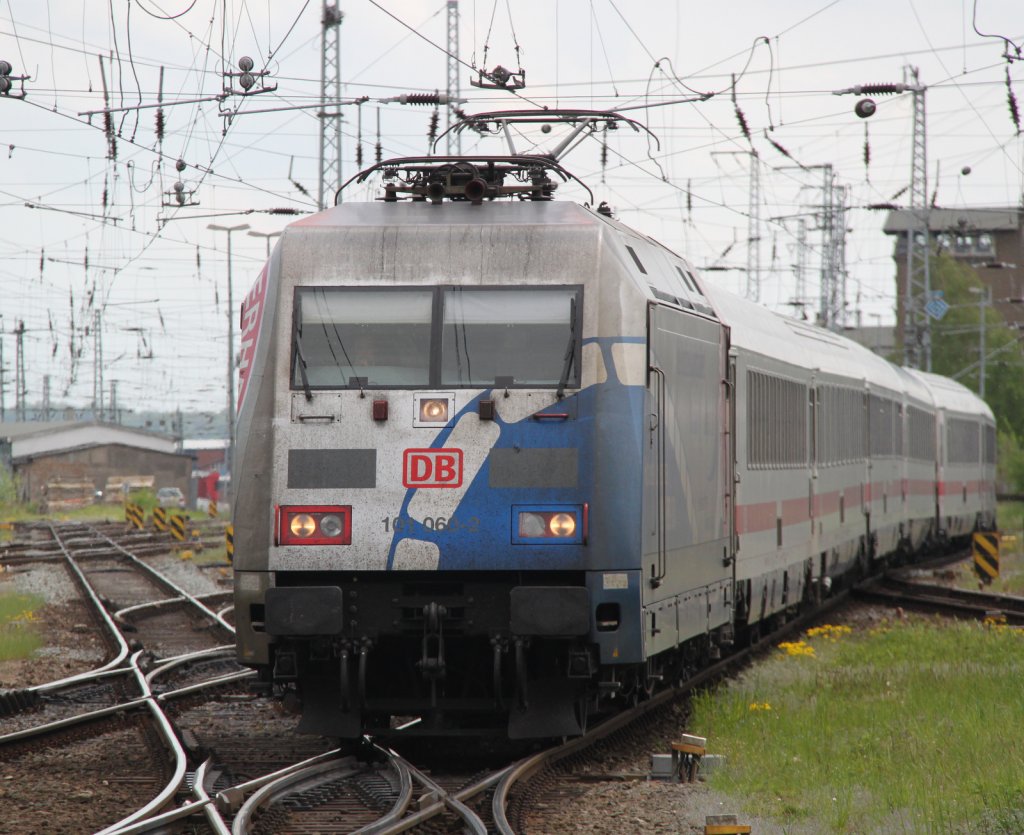 Nicht Freund sondern Feind zum 7.Mal bekam ich nun 101 060-2 im Rostocker Hbf.11.05.2012