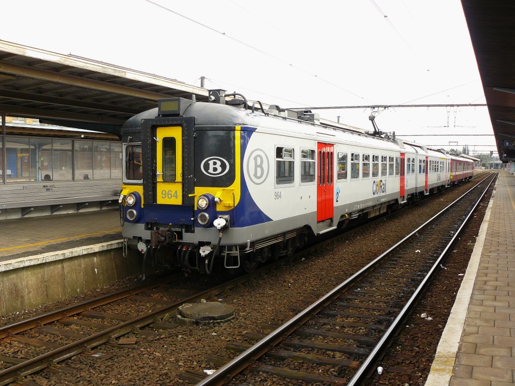 NMBS 964 und 204 in Mons (Bergen) 23-06-2012.

NMBS treinstellen 964 en 204 in Mons (Bergen) 23-06-2012.