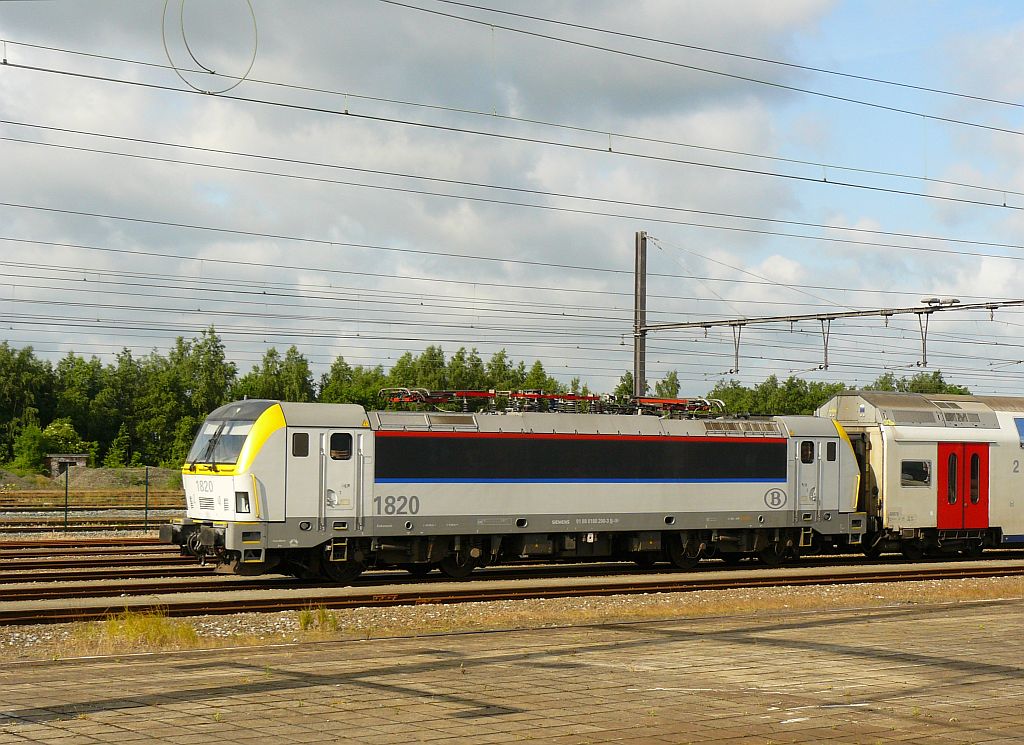 NMBS Lok 1820 La Louviere-Sud 23-06-2012.

NMBS loc 1820 La Louviere-Sud 23-06-2012.