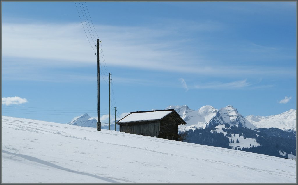 Noch ist es Winter in den Bergen, doch die Schneedecke ist recht d�nn und so wird wohl bald der der Fr�hling Einzug halten. 
Bei Gruben, Oberhalb von Gstaad, am 4. M�rz 2011