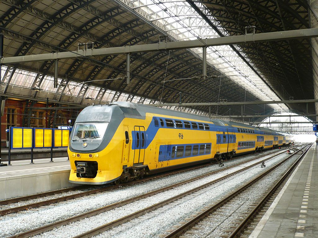 NS DD-IRM 8633 Gleis 5 Amsterdam Centraal Station 25-04-2013.

NS DD-IRM 8633 spoor 5 Amsterdam Centraal Station 25-04-2013.