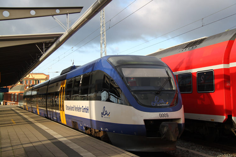 OLA79759 von Rostock Hbf nach Gstrow kurz nach der Ankunft im Bahnhof Rostock Hbf.06.01.2012