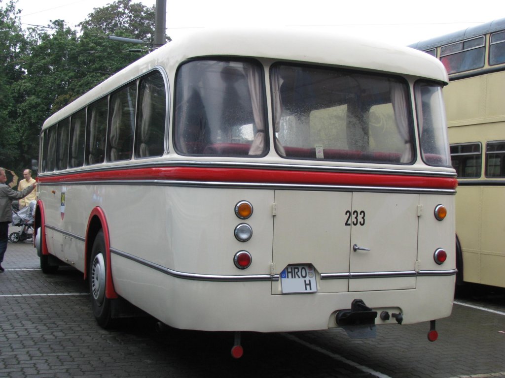 Omnibus H 6 B/L, Nr 233 aus der Hansestadt Rostock (HRO) anl��lich 130 Jahre Strba in Rostock [27.08.2011]