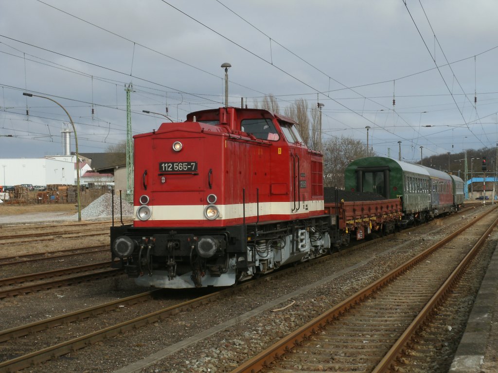 PRESS 112 565-7 mit einem Sonderzug am 15.M�rz 2011 in Bergen/R�gen.