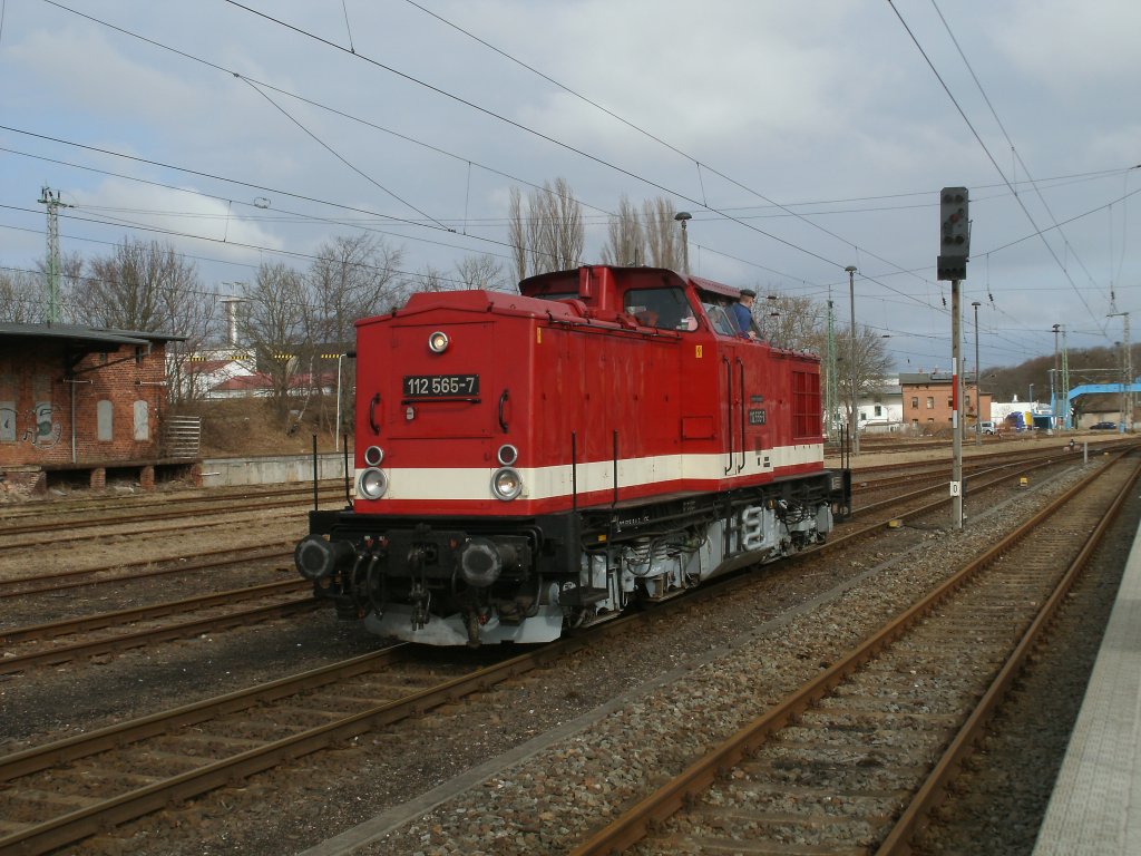PRESS 112 565 wartete am 15.M�rz 2011 auf Freigabe vom Fdl Bergen/R�gen.