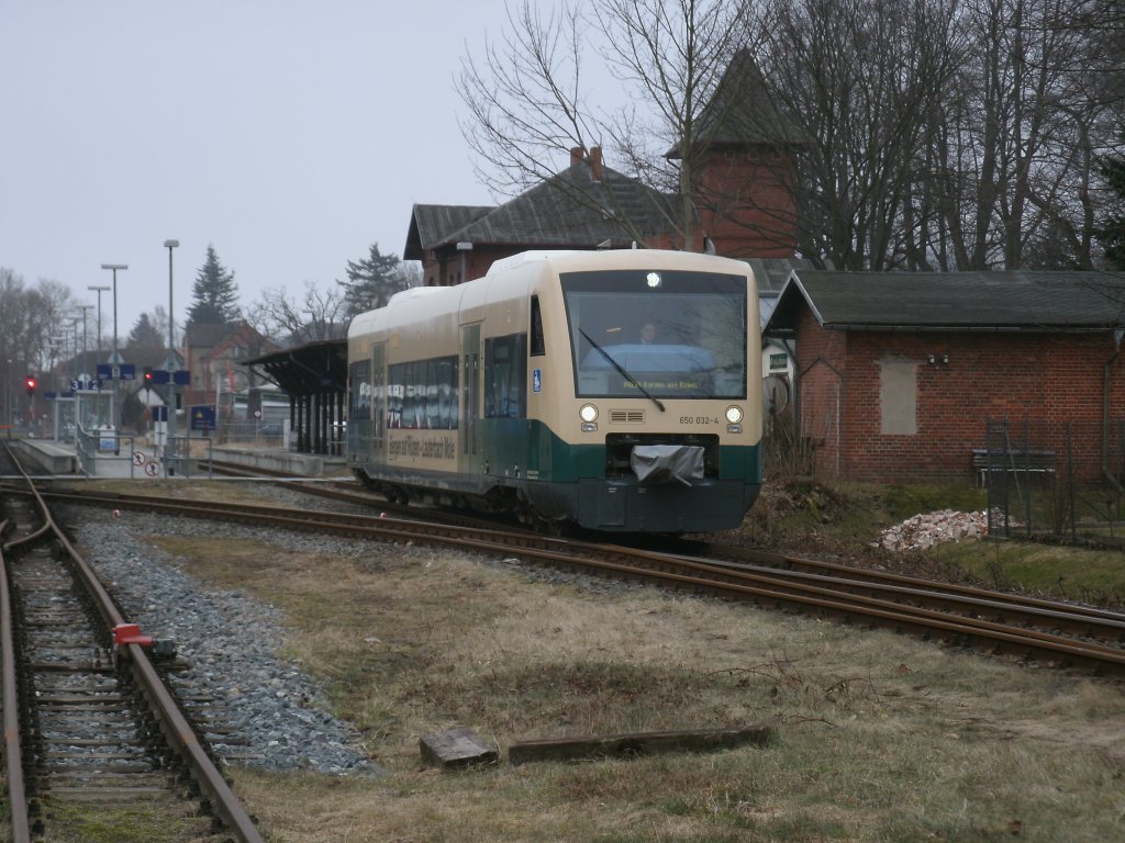 PRESS VT650 032-4 verlie� am 04.M�rz 2011 Putbus um ins 10km entfernte Bergen/R�gen zufahren.