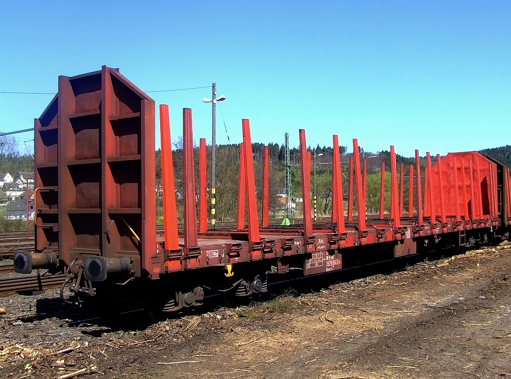 Rungenwagen Roos abgestellt in Scheuerfeld (Sieg) am 17.04.2010. Nach dem Orkan Kyrill in der Nacht vom 18./19. Januar 2007 waren in der Region groe Forstschden, in Betzdorf wurde sehr viel Bruchholz an die Schiene verladen.