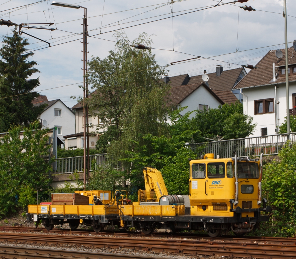 Schwerkleinwagen Klv 53 4732-3 der DB Gleisbau am 04.06.2011 abgestellt in Kreuztal. Der Gleiskraftwagen wurde 1978 bei Windhoff unter der Fabriknummer  2310  gebaut. 