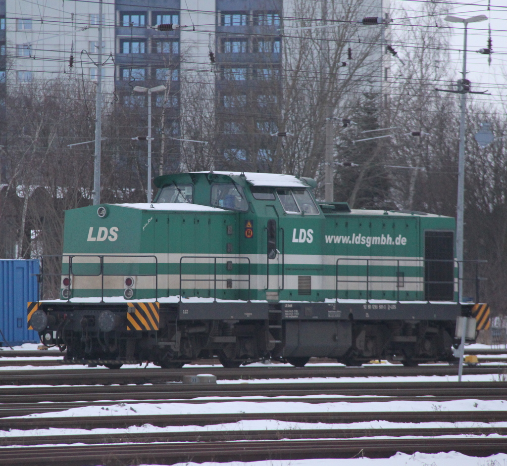 seit 4 Wochen steht 293 501-3 schon im Rostocker Hbf abgestellt.18.01.2013