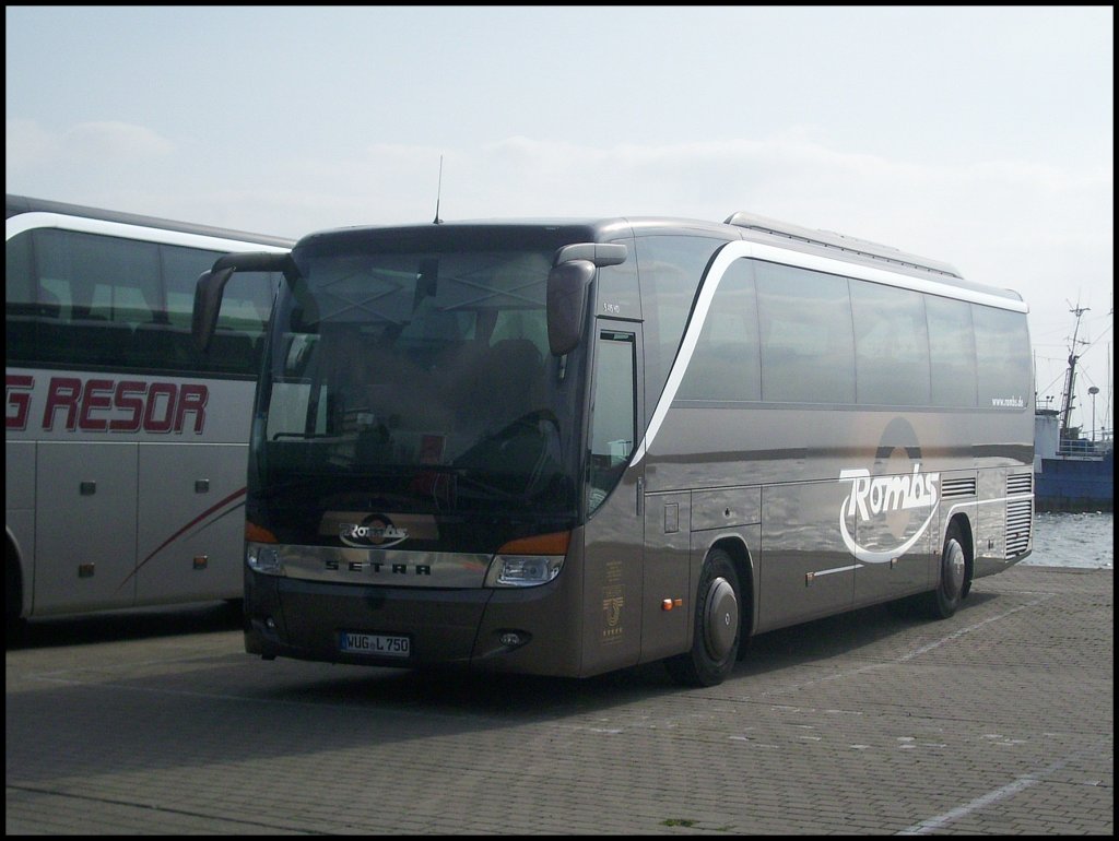 Setra 415 HD von Rombs aus Deutschland im Stadthafen Sassnitz.