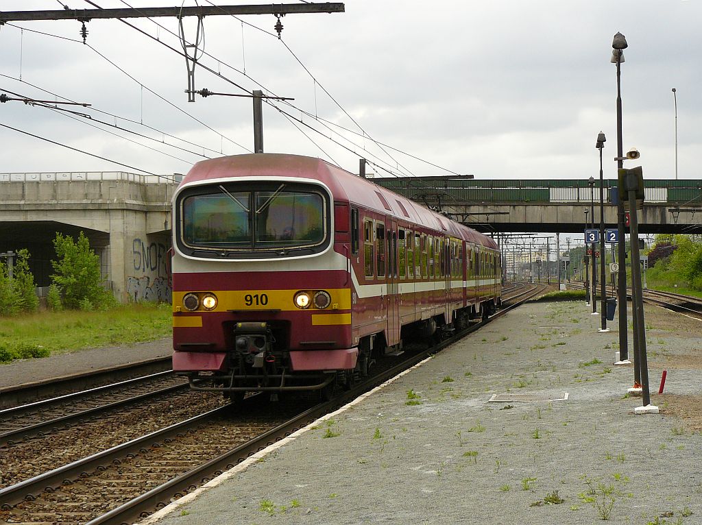 TW 910 Type MS86 Antwerpen Noorderdokken 10-05-2013.

Treinstel 910 type MS86 Antwerpen Noorderdokken 10-05-2013.