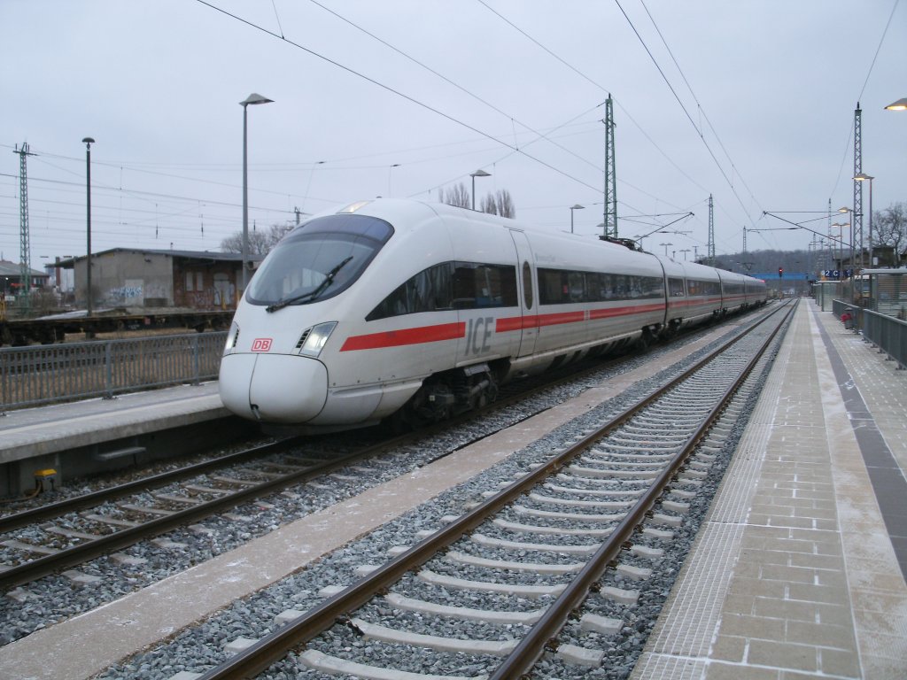 �berraschender ICE-Einsatz auf R�gen am 18.Februar 2011.IC 2356 von Binz nach Frankfurt/Main Flughafen wurde vom ICE 415 021 gefahren !