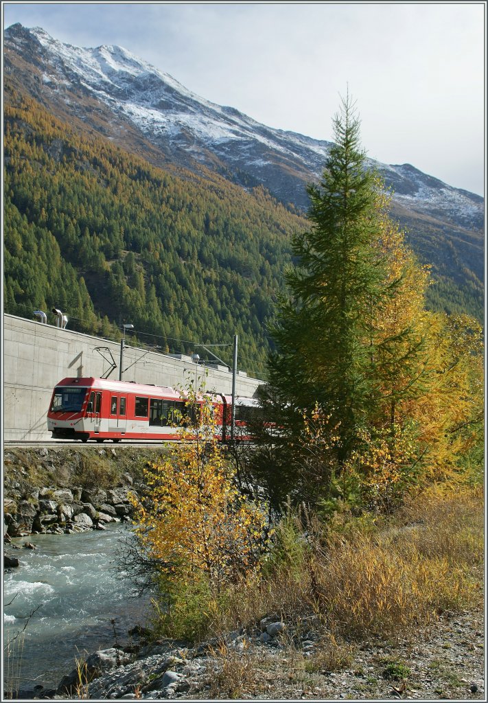 Um das lange Warten auf den Frhling zu verkrzen,  whlte  ich in der Kiste mit Bilder aus sonnigen Zeiten: MGB  Zermatt-Shuttle bei Tsch.
19. Okt. 2012