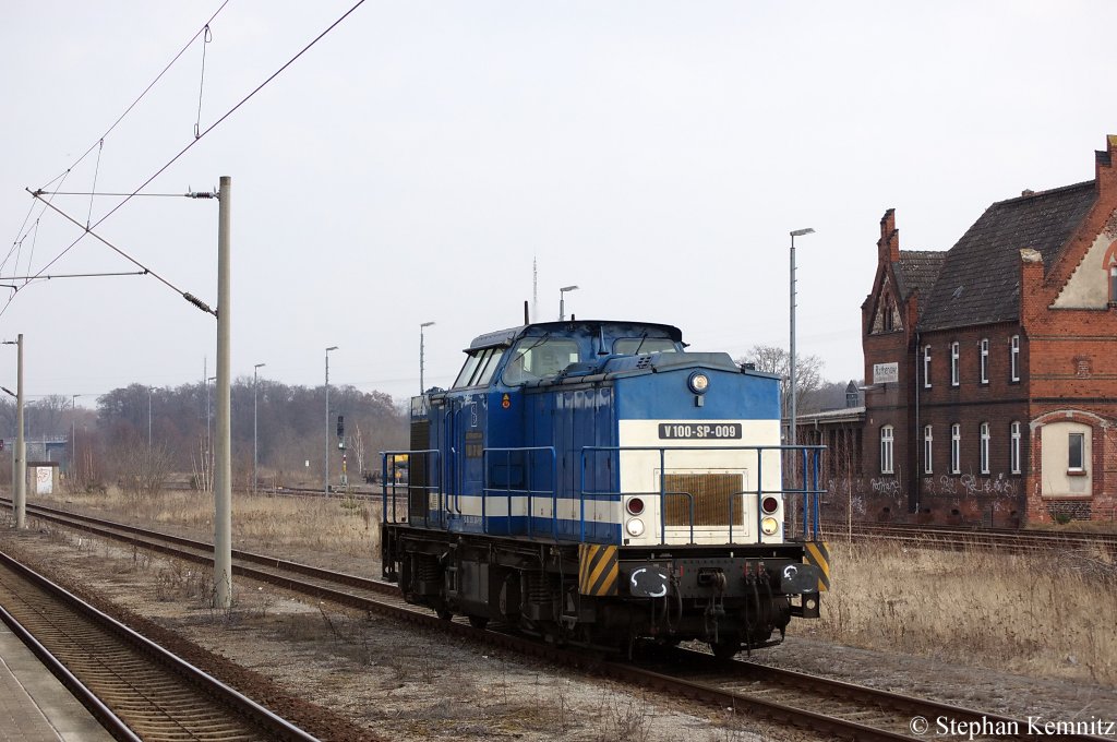 V 100-SP-009 (203 129-2) ex DR 112 528-5 von der SLG Spitzke Logistik GmbH als Lz in Rathenow in Richtung Stendal unterwegs. 09.03.2011