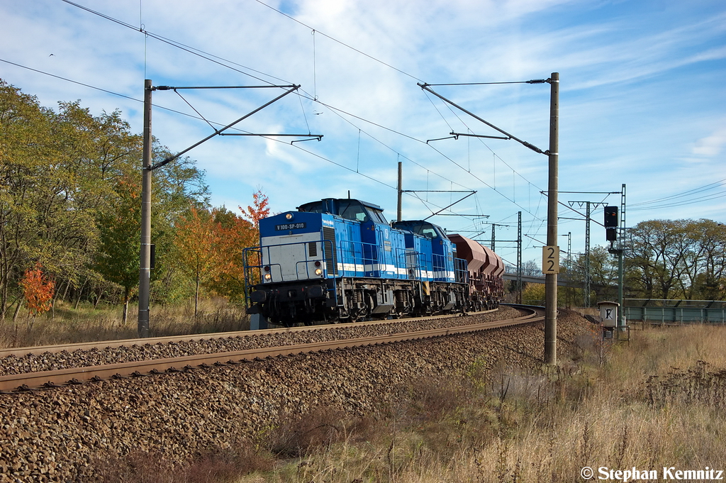 V 100-SP-010 (203 146-6-8) & V 100-SP-007 (203 115-1) SLG - Spitzke Logistik GmbH mit einem Fcs Ganzzug in Stendal(Wahrburg) und fuhren in Richtung Wittenberge weiter. Dieser G�terzug kam aus dem Steinbruch D�nstedt und wurde in Haldensleben von den beiden V100 �bernommen. 26.10.2012