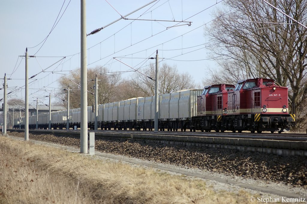 V100-Ost MTEG - Muldental Eisenbahnverkehrsgesellschaft mbH 204 347-9 (202 347-1) & 204 354-5 (202 354-7) Doppel mit vollen Hackschnitzelzug zwischen Growudicke und Rathenow in Richtung Stendal unterwegs. 21.03.2011