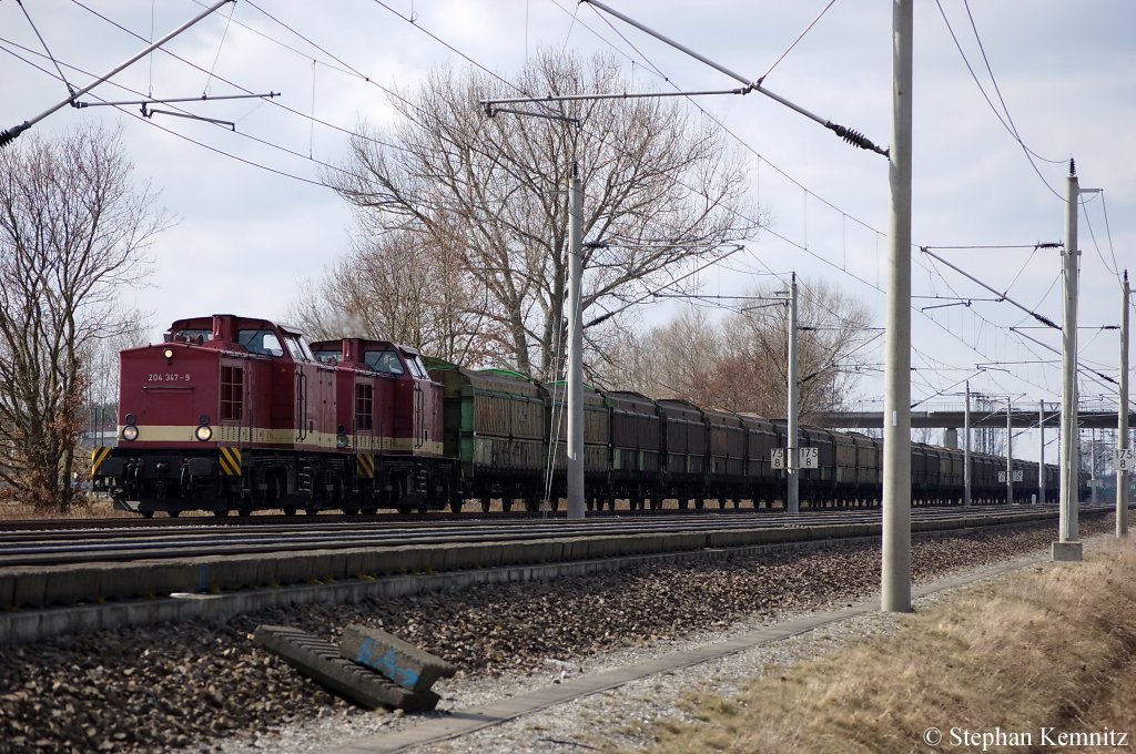 V100-Ost MTEG - Muldental Eisenbahnverkehrsgesellschaft mbH 204 347-9 (202 347-1) & 204 354-5 (202 354-7) Doppel mit leeren Hackschnitzelzug zwischen Growudicke und Rathenow in Richtung Rathenow unterwegs. 28.03.2011