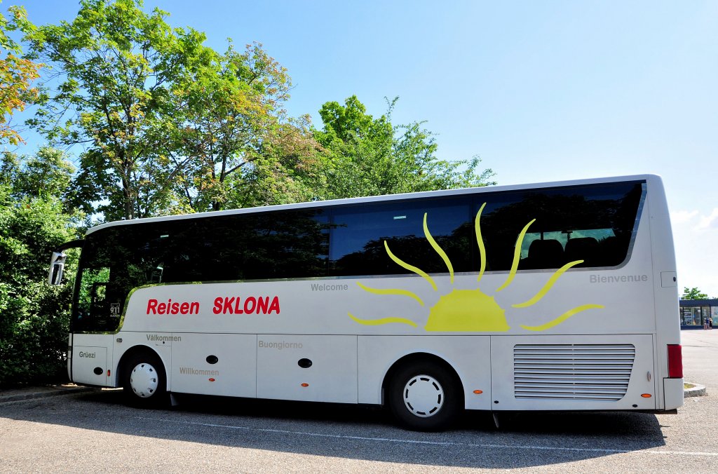 VAN HOOL T911 ALICRON von SKLONA Reisen aus �sterreich am 23.6.2013 in Krems gesehen.