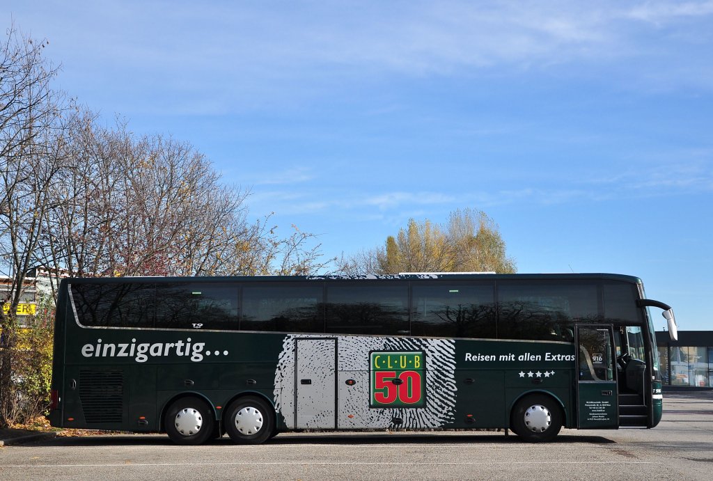 VAN HOOL T916 ASTRONEF vom Busunternehmer MATH aus sterreich (Club 50,Klug Touristik)im Oktober 2012 in Krems.