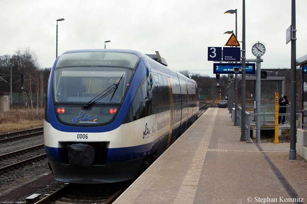 VT 0006 von der OLA als MR51 (MR 68935) nach Brandenburg Hbf in Rathenow. 26.01.2011